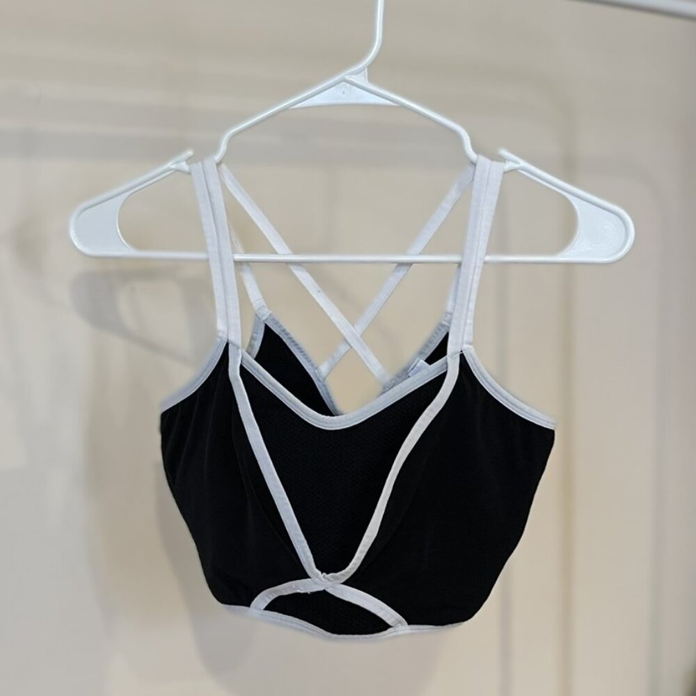 Colsie Activewear Black & White Layered Sports Bra Top
